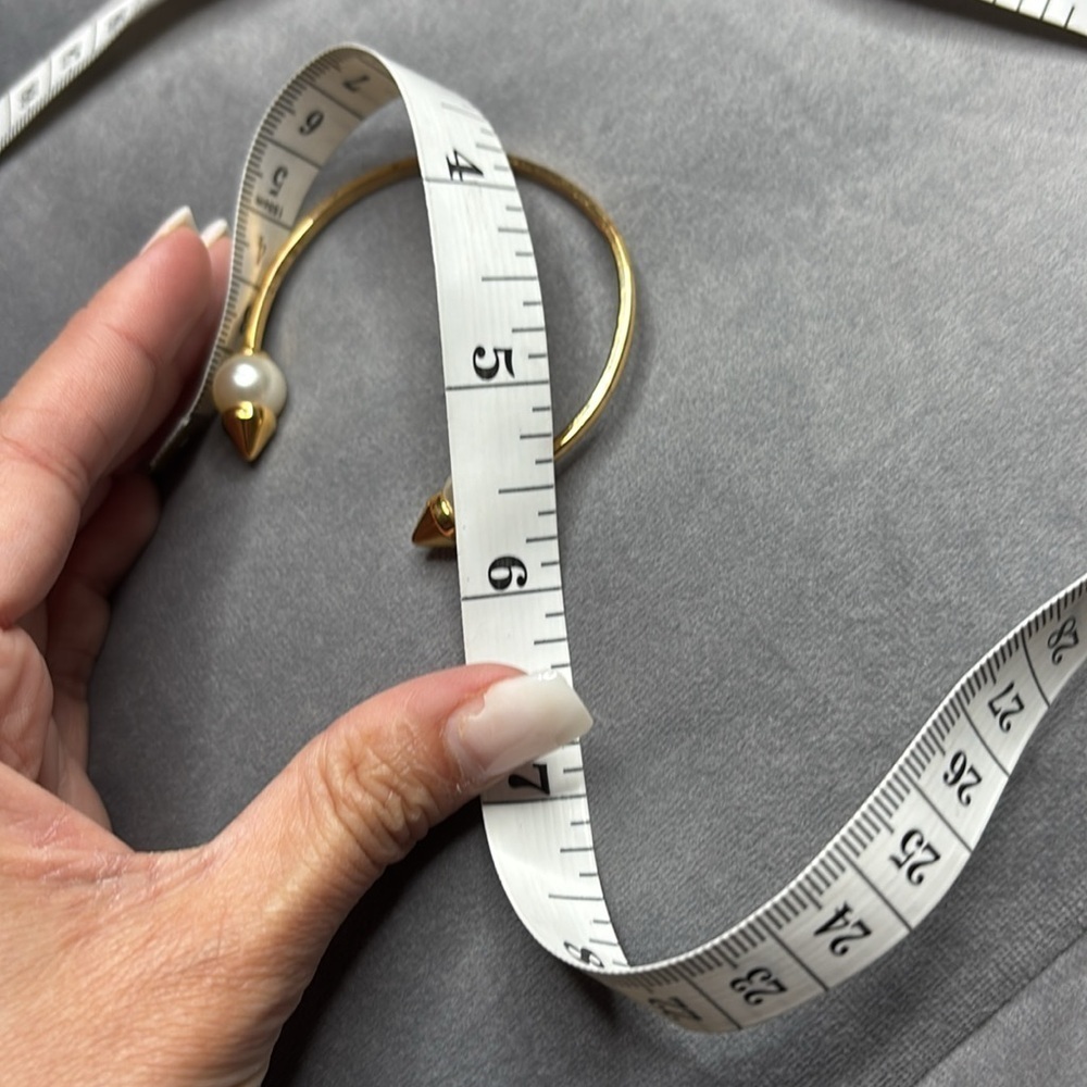Stella & Dot: Elegant Gold and Pearl Bracelet - Picture 6 of 6